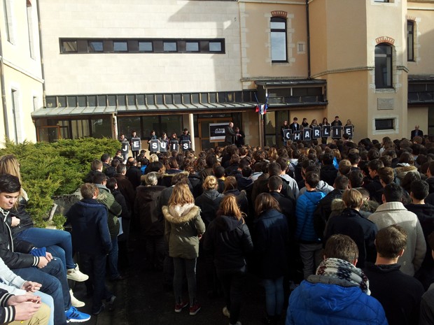 jesuischarlie-minute-silence-lycee-laprats-cluny-8jan2015