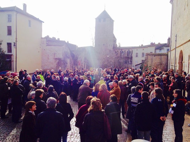 jesuischarlie-rassemblement-cluny-8jan2014-midi